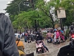 Akibat Hujan Deras di Kota Palembang Terjadi Banjir di Beberapa Ruas Jalan